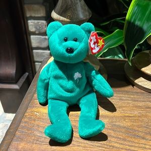 Original TY beanie baby Green Teddy Bear with white clover on left chest w error